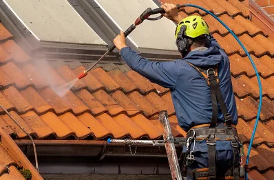 Démoussage et hydrofuge de toiture à Erre